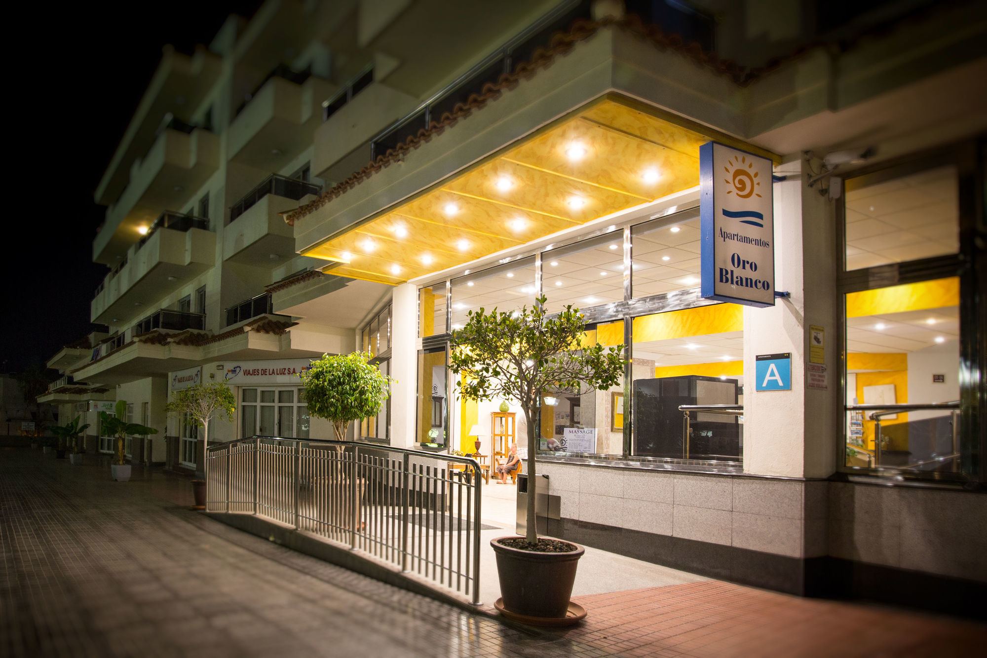 Apartamentos Oro Blanco Playa de las Americas  Bagian luar foto